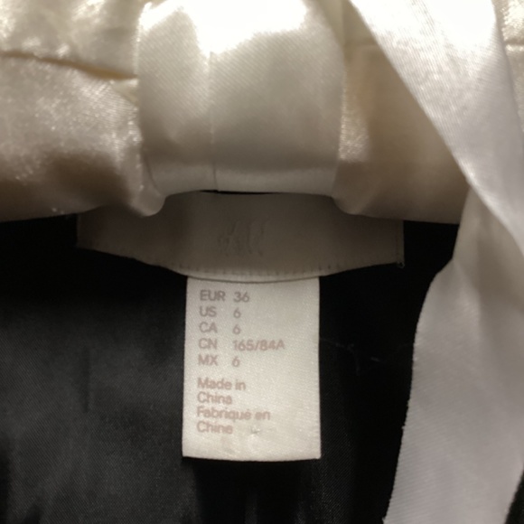 EUC H&M Black Blazer Size 6 - Picture 8 of 8